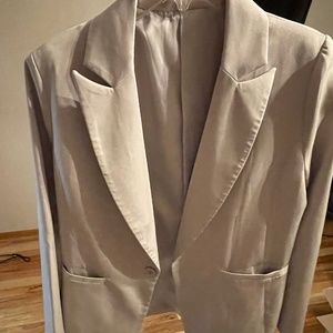 Light gray blazer